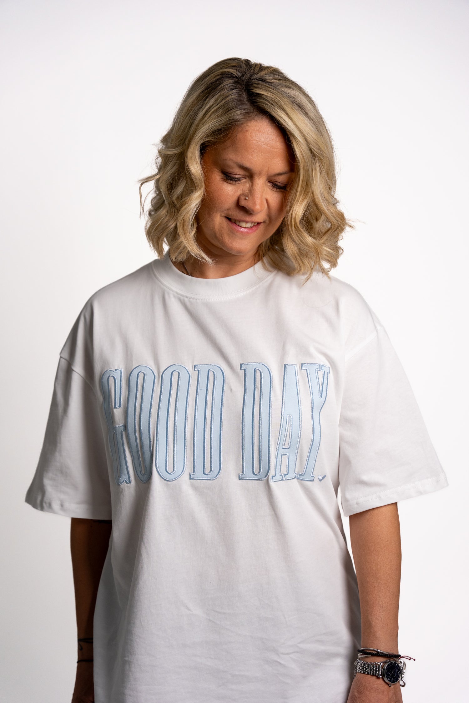 GOOD DAY -  bela majica