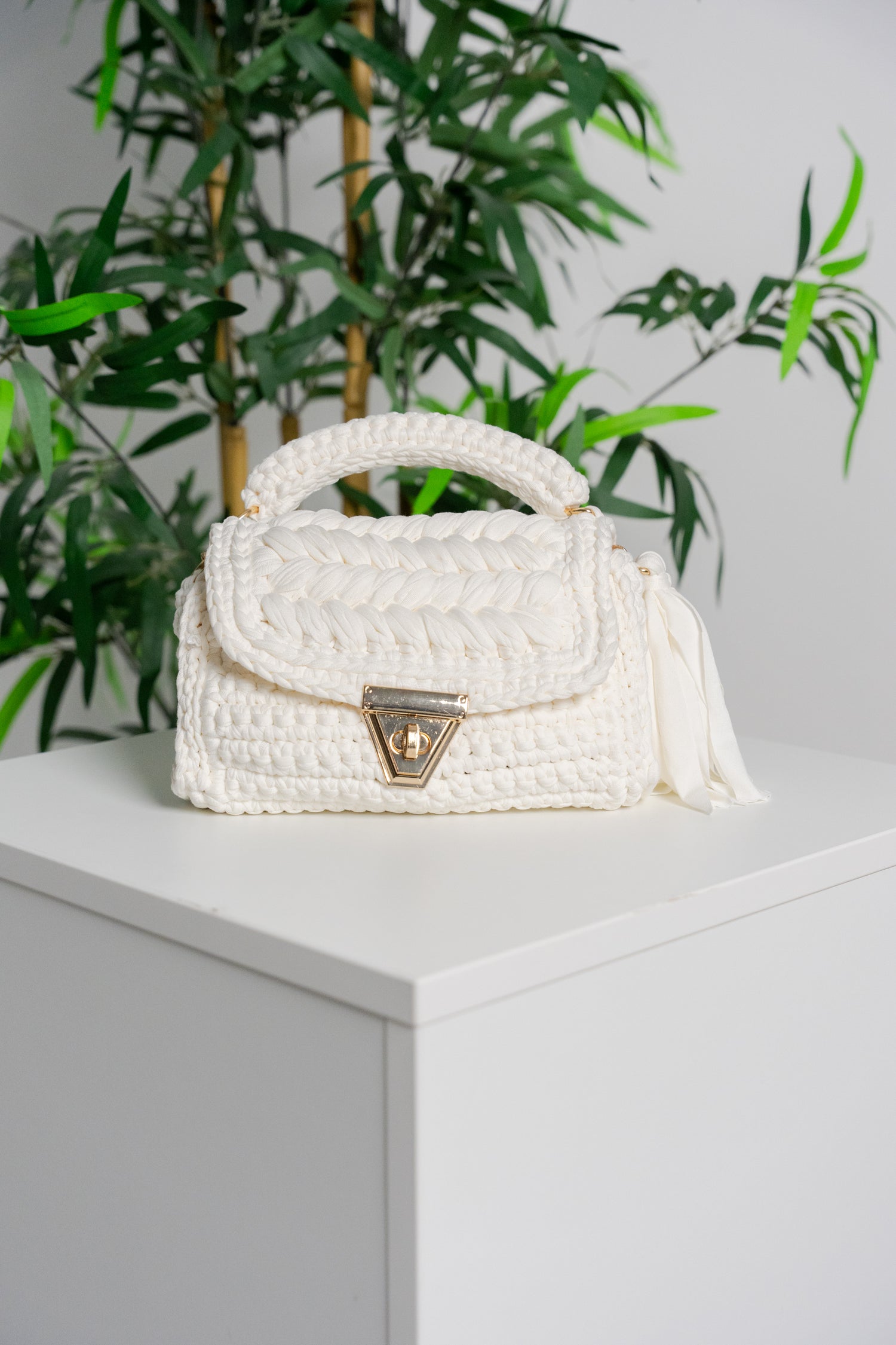 Pletena torbica - bela