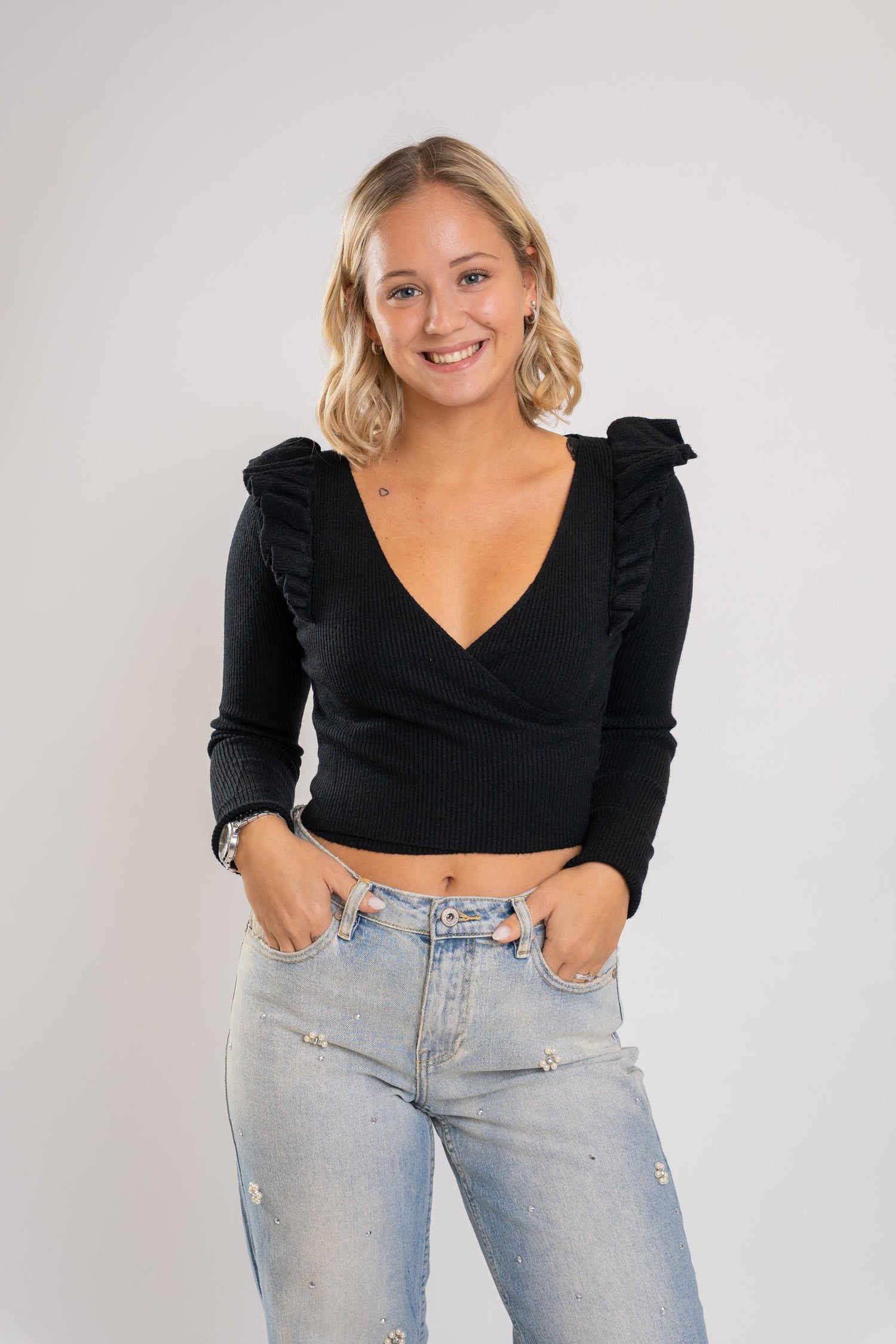 Majica z volančki - črna