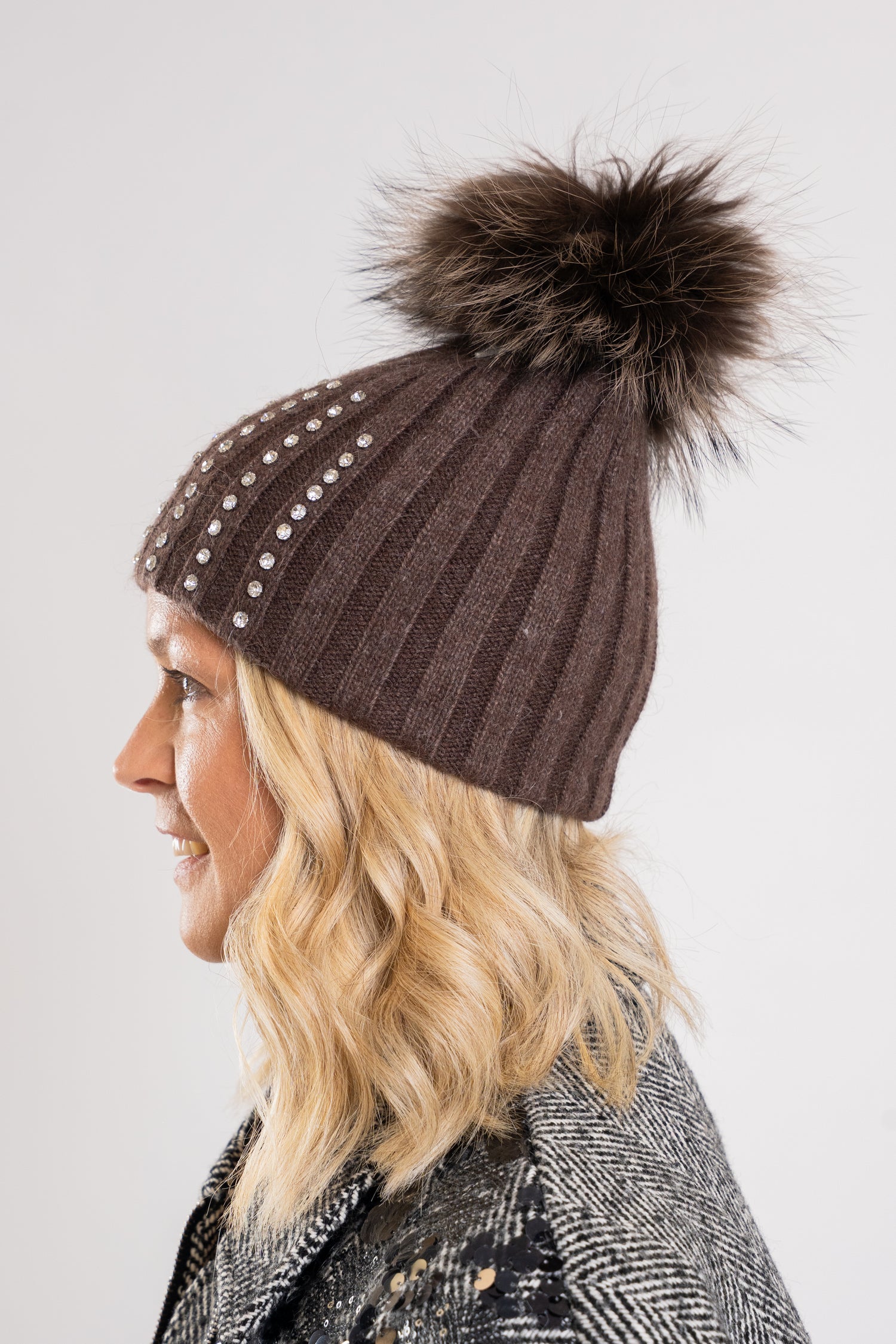 Kapa s cofom - čokoladno rjava