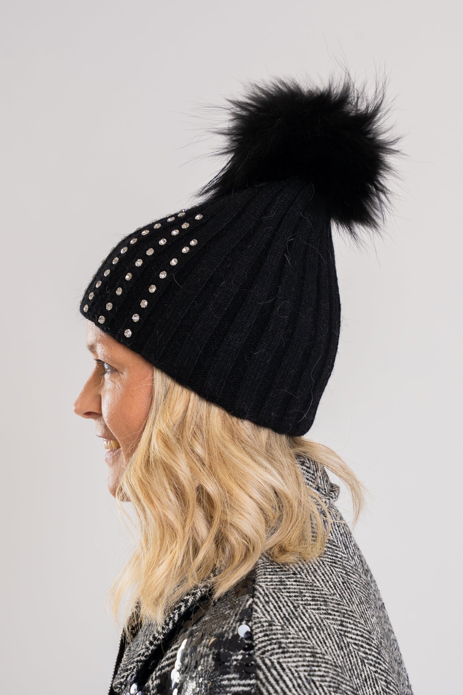 Kapa s cofom - -črna